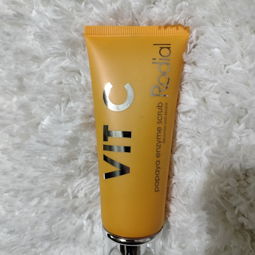 Rodial Vit C Papaya Enzyme Scrub